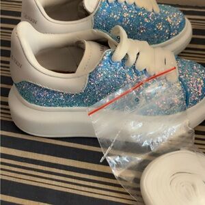 Alexander McQueen Kids Sparkle Lace-Up Sneakers in Blue and White